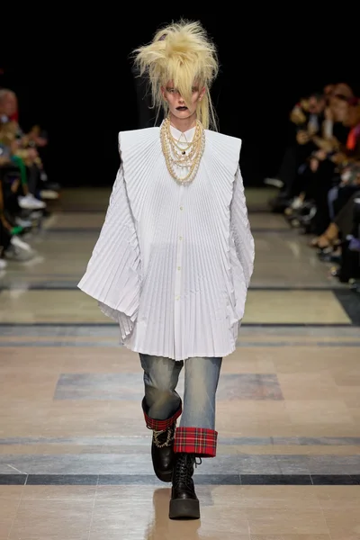 Look 15